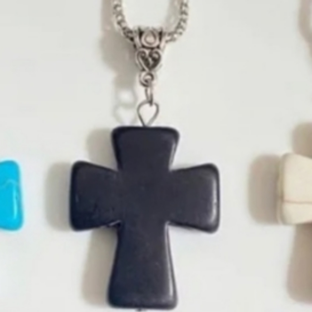 Cross Necklace IVORY stone cross on Silver Chain 2 1/2" extender, lobster clasp. - Picture 11 of 12
